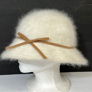 D&Y cream color knitted rabbit hair bucket hat